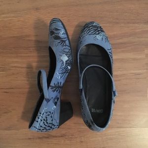 Camper Twins Under the Sea! Heels